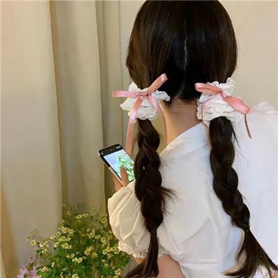 捆著你,困著我